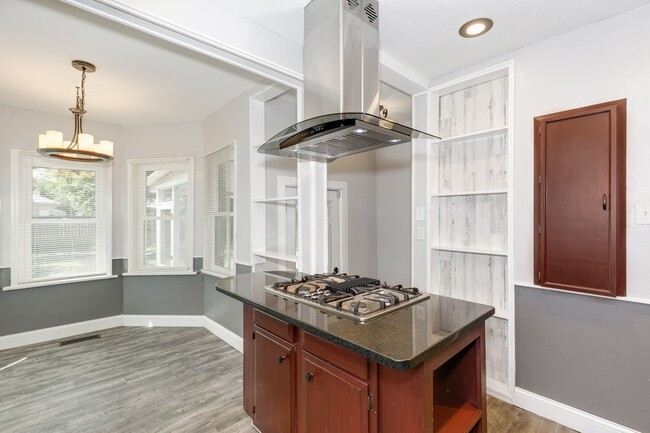 Foto del edificio - Gorgeous Crown Heights Home with Basement!