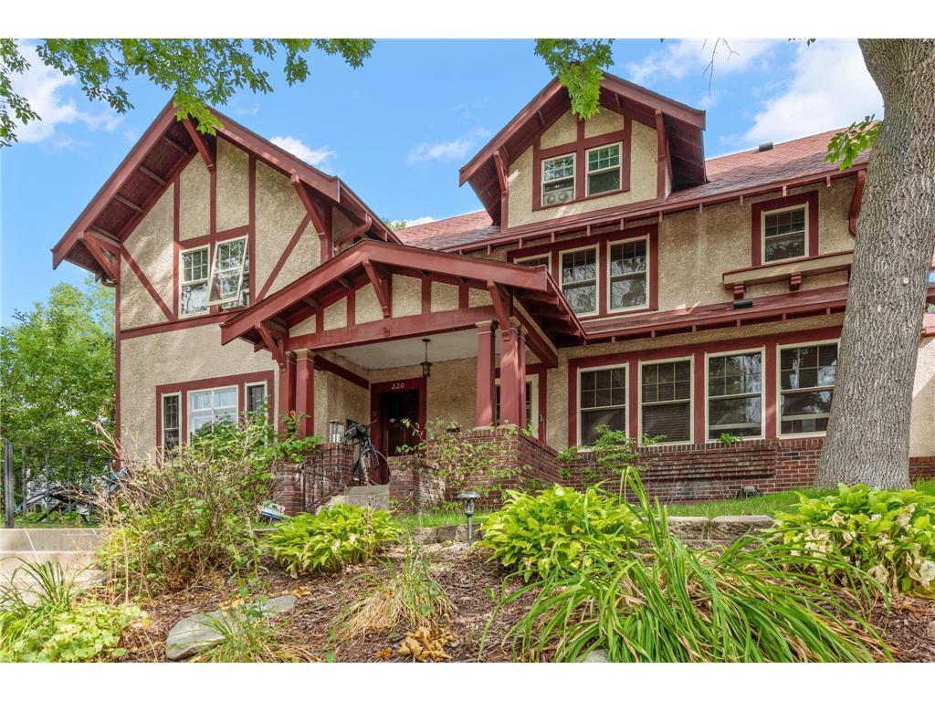 Primary Photo - 220 W 40th St