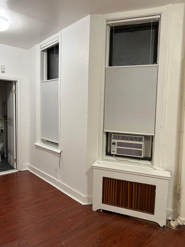 Foto del edificio - 120 W 3rd St