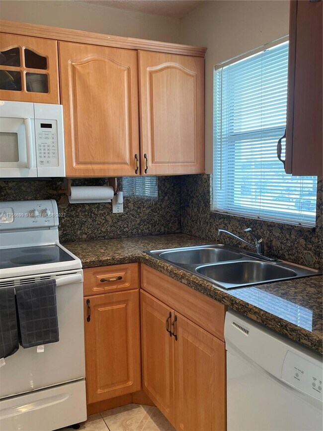 8350 Sunrise Lakes Blvd Unit 301, Sunrise, FL 33322 Condo for Rent in