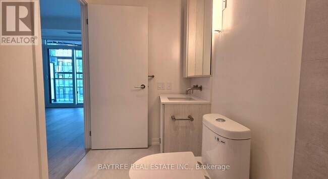 Photo du bâtiment - 110 Broadway Ave