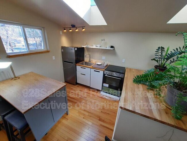 Foto del edificio - 2304 N Talkington Dr