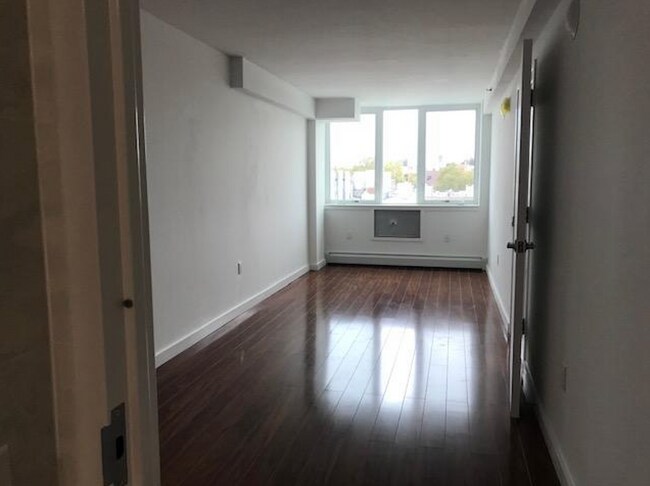 Building Photo - 949 60th St