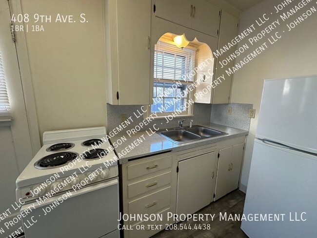 Building Photo - 408 9th Ave S