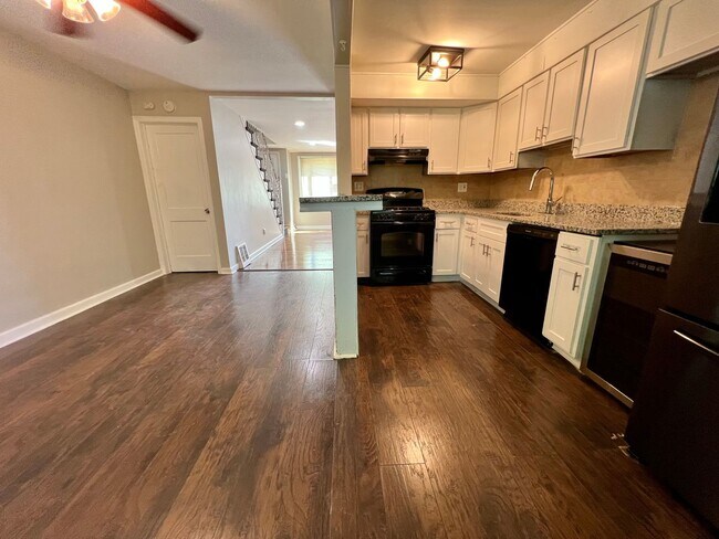 Building Photo - Newly Renovated 3-Bedroom Single Family Ho...