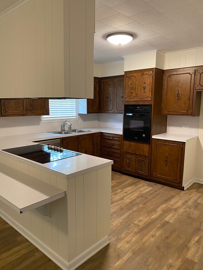 Kitchen - 738 Granger St