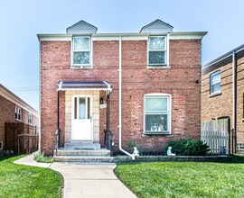 Building Photo - 6611 W Foster Ave
