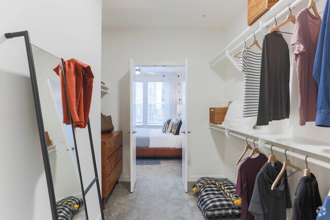 1BR, 1BA - 735 SF - Halcyon Grand