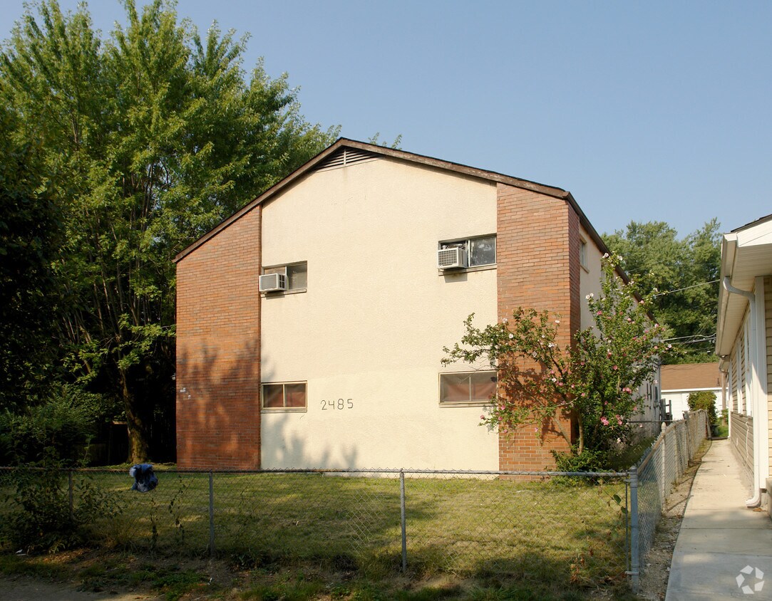 Foto principal - 2485 Deming Ave