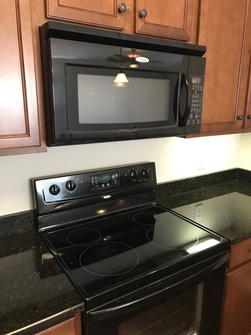 Kitchen granite, micro and stovetop - 1033 Park Run Dr