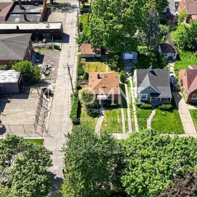 Building Photo - 11529 Roxbury St