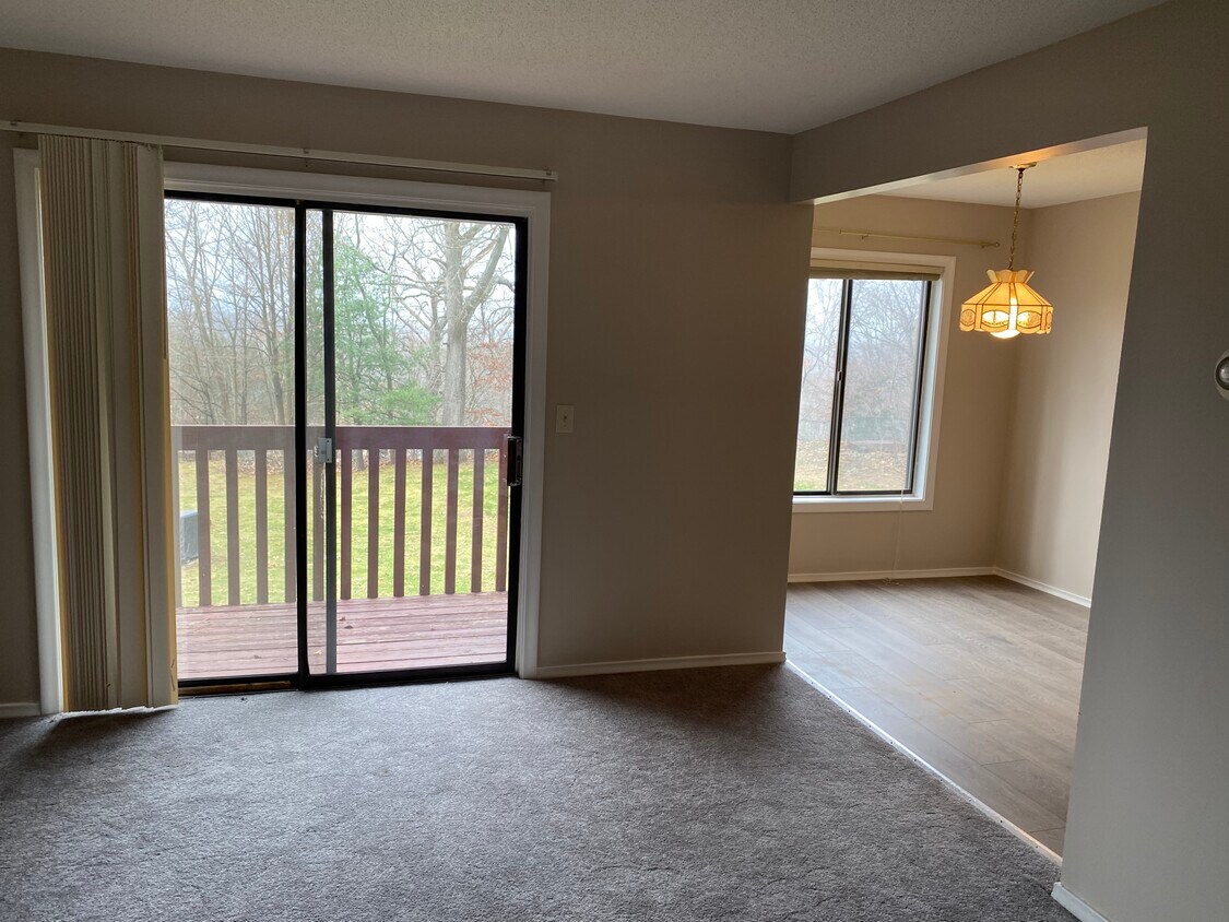 10 Woodsedge Dr Unit 6 B, Newington, CT 06111 Condo for Rent in