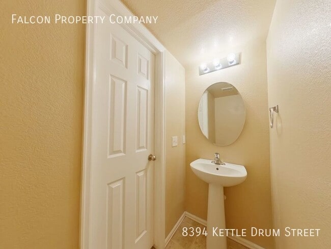 Building Photo - Great Single Family Home in East View Esta...