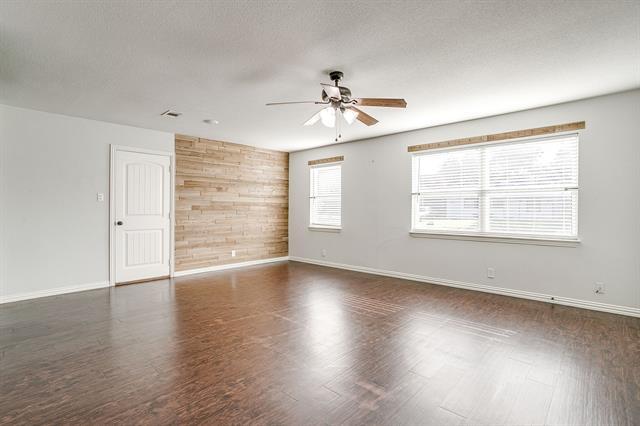 Foto del edificio - 213 NW Jayellen Ave