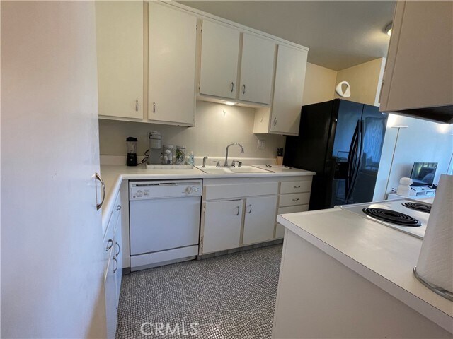 Building Photo - 6542 Ocean Crest Dr
