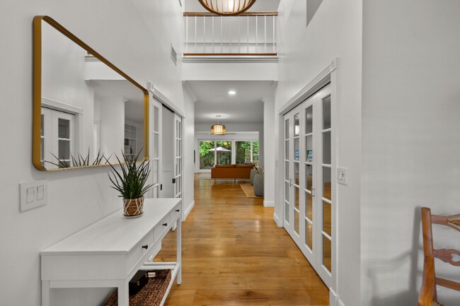 Foto del edificio - 6150 Cypress Hollow Way