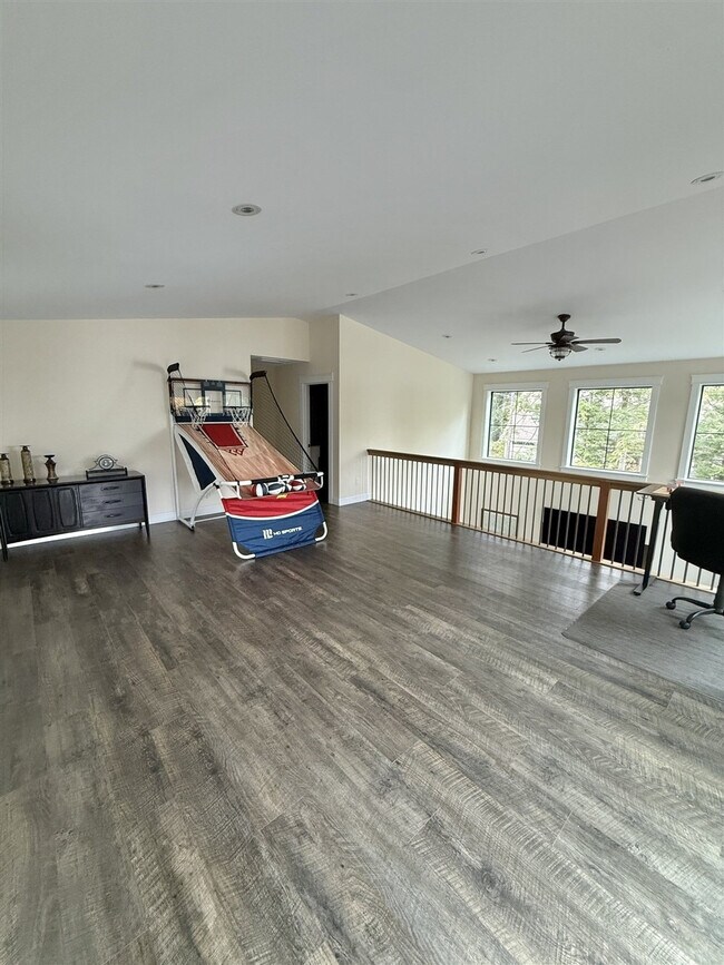 Foto del edificio - 304 NW River Rd