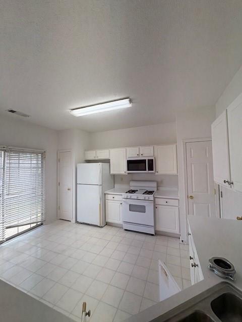 Foto del edificio - 1693 Woodsford Rd