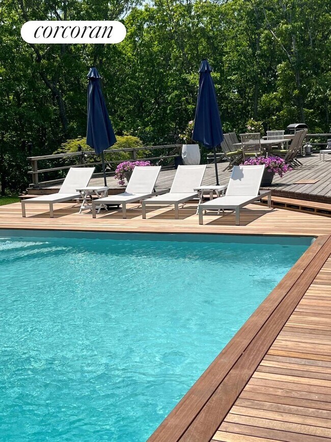 Foto del edificio - 10 Crows Nest Cir