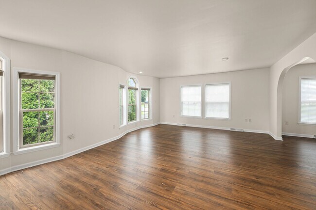 Foto del edificio - Milton Gem for Rent! Spacious 3BR Home, pet allowed. Fireplace, Sunroom & Private Yard - $2,495.0...