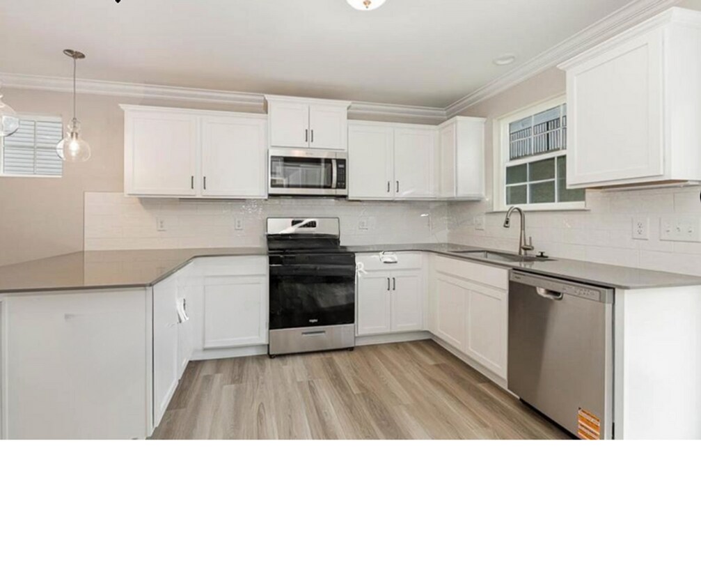 Foto del edificio - New Construction 3-Bedroom Townhome with P...