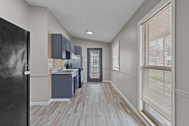 Building Photo - 1105 Apache Dr