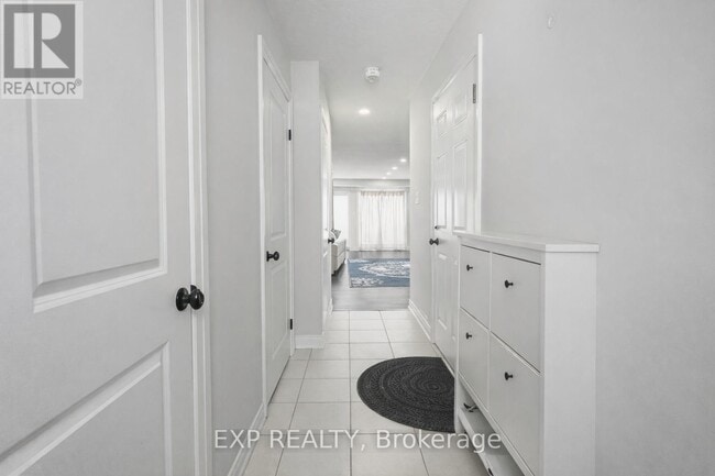 Building Photo - 175 S Creek Dr