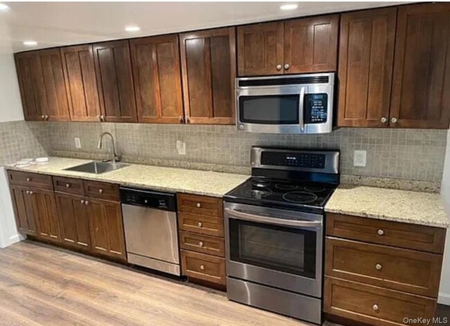 Building Photo - 94 Baron De Hirsch Rd