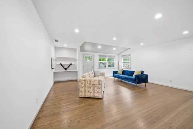 Foto del edificio - Updated 3 Bed, 1 Bath Home for Lease in Prime Midtown Location!