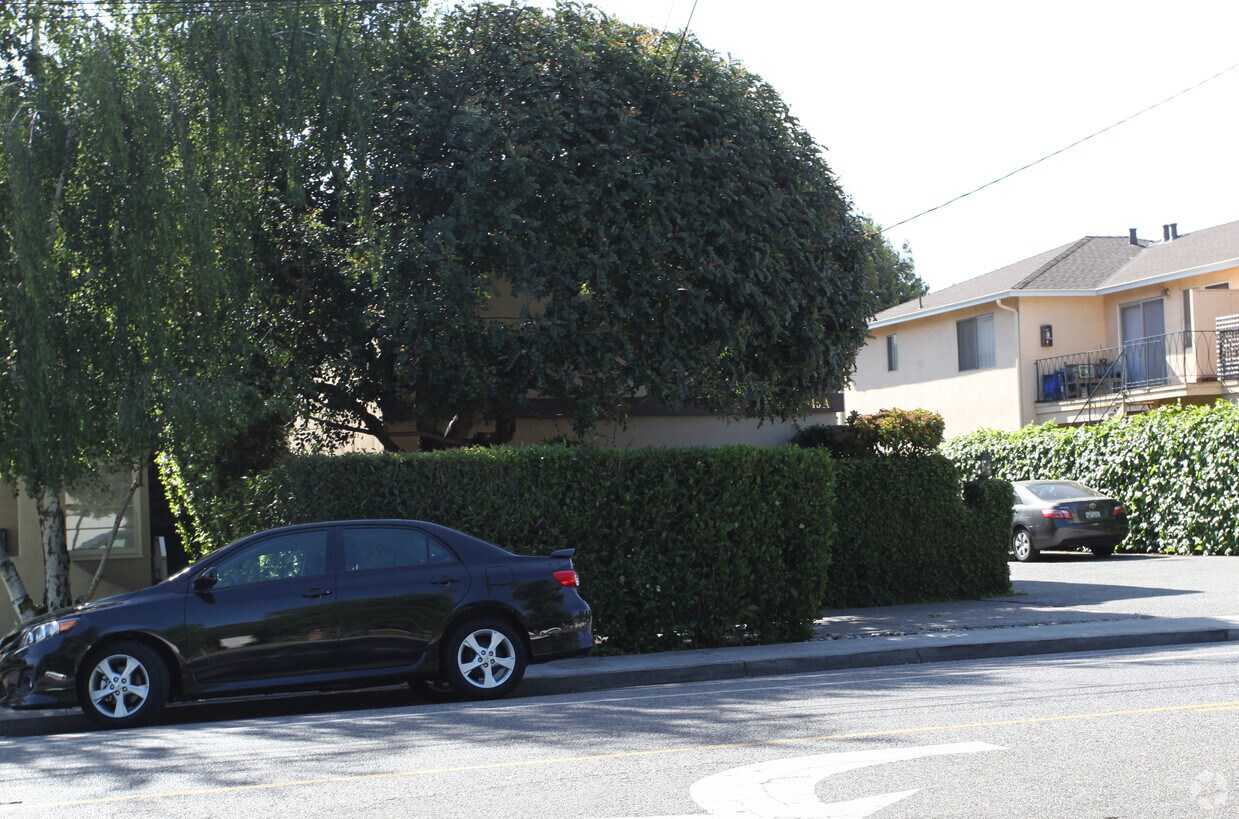 Building Photo - 1045 Santa Cruz Ave