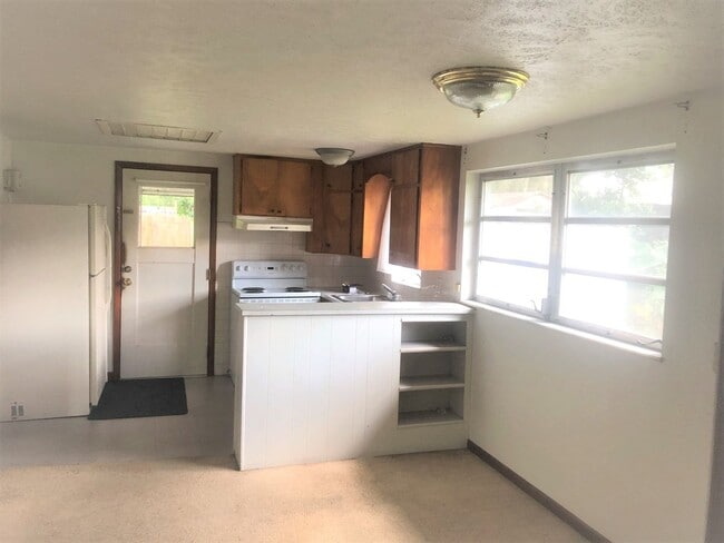Building Photo - SPACIOUS 1br/1ba Zephyrhills Home, HUGE YA...