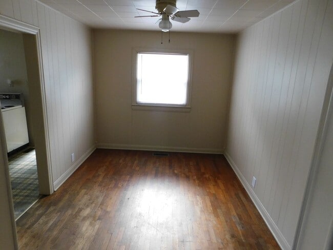 Building Photo - 2 Bed 1 Bath House in El Dorado w/ Hardwoo...