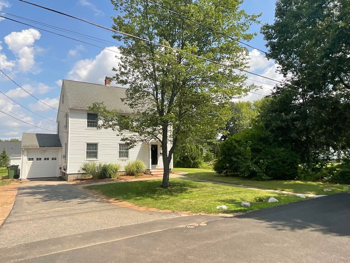 Primary Photo - Single-Family Glastonbury Colonial