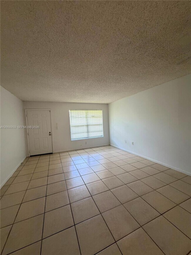 Foto del edificio - 291 NW 177th St