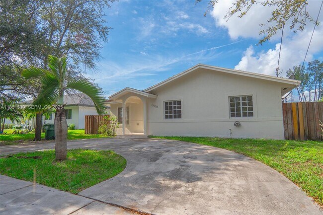 Foto del edificio - 15650 NW 39th Ct