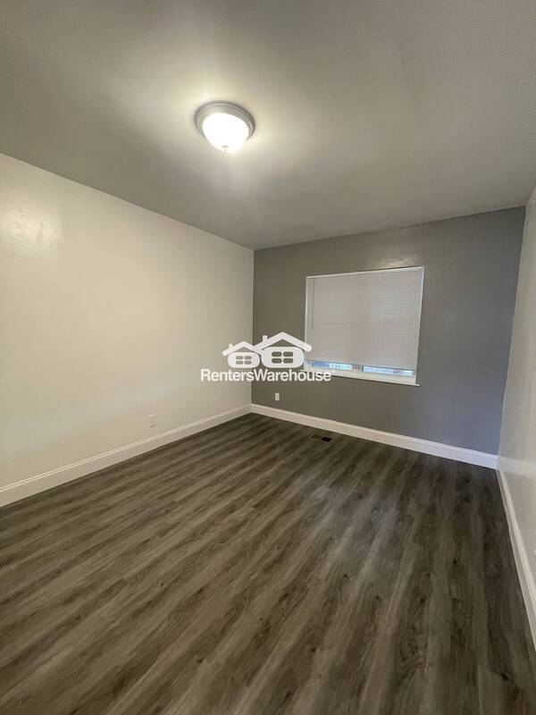 Building Photo - 1514 N Decker Ave