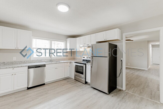 Building Photo - NOW OFFERING $250 OFF THE FIRST FULL MONTH...