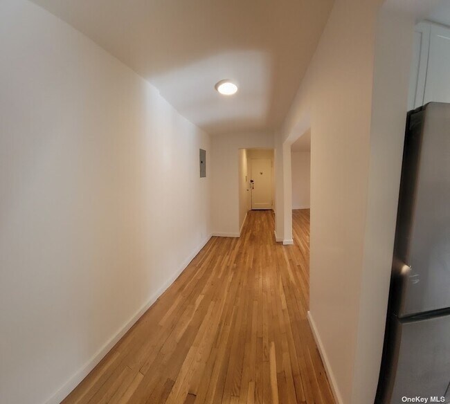 Foto del edificio - 102-25 67th Rd