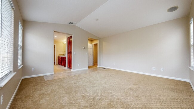Building Photo - Windsor 4 bedroom, 3 bathroom in the  Vint...