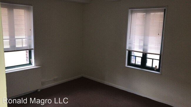 Building Photo - 3 br, 1 bath House - 1722 Purdy St 2E