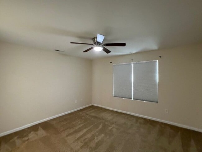 Foto del edificio - ~~ Luxurious End Unit 3-bedroom Townhome ~~