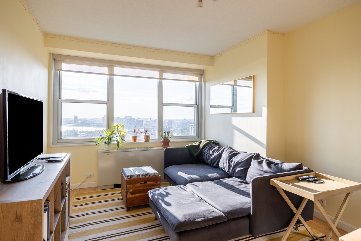 Family room / Dining Room - 151 Tremont St