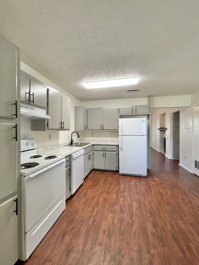 Building Photo - 4104 Shawn Dr