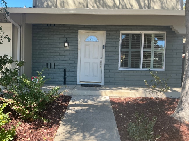 Building Photo - Charming Updated Townhome in West San Ramo...