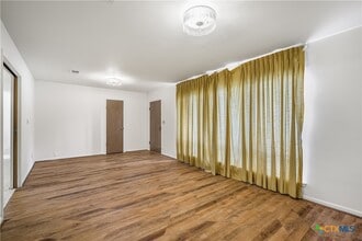 Building Photo - 516 W 14th St