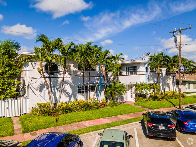 Building Photo - Bayview Townhomes