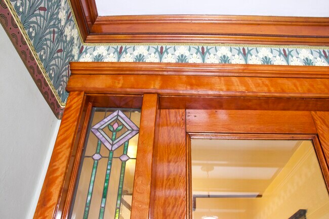 Entryway - 1404 E 56th St
