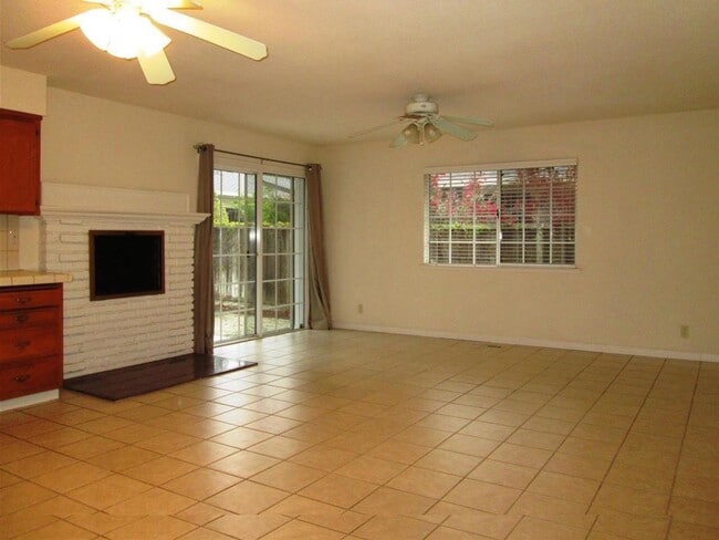 Building Photo - Spacious 4 bed 2 bath home in Fremont. Exc...