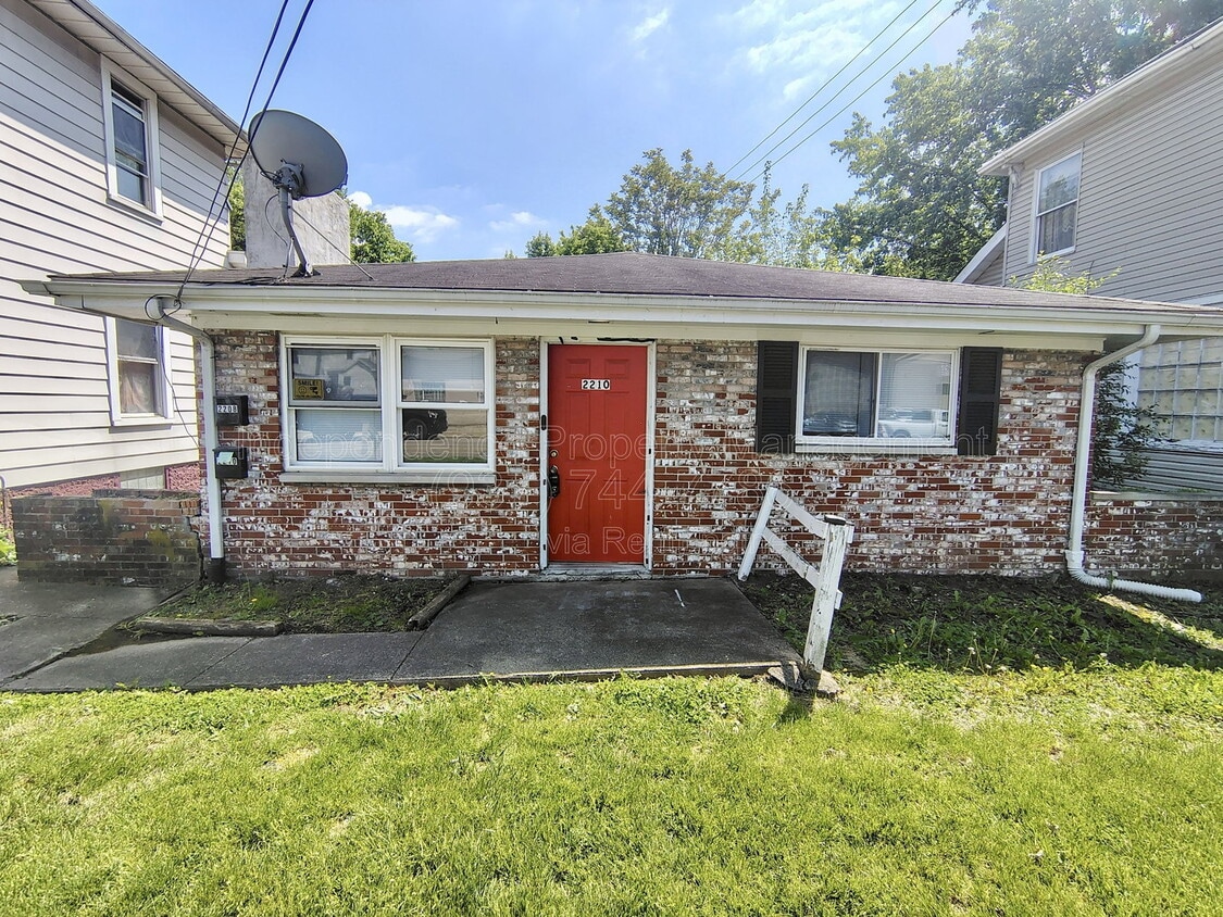 Photo - 2210 Woodlawn Avenue