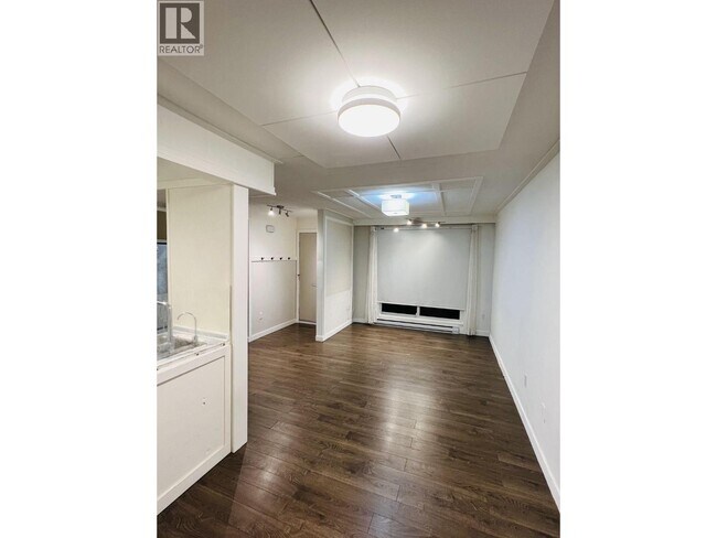 Photo du bâtiment - 8120 Colonial Dr